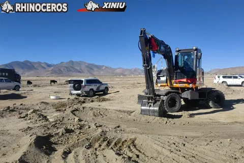 Rhinoceros колесный экскаватор